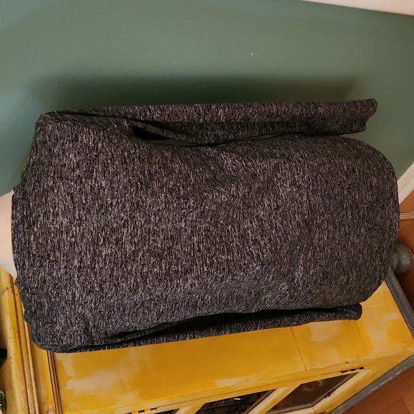 Athleta l/s top with thumb slots. - Picture 2 of 4